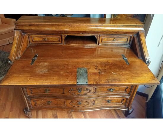 Lombard flap desk