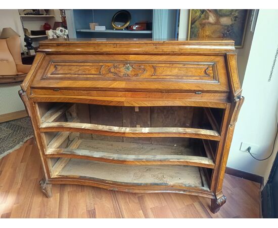 Lombard flap desk