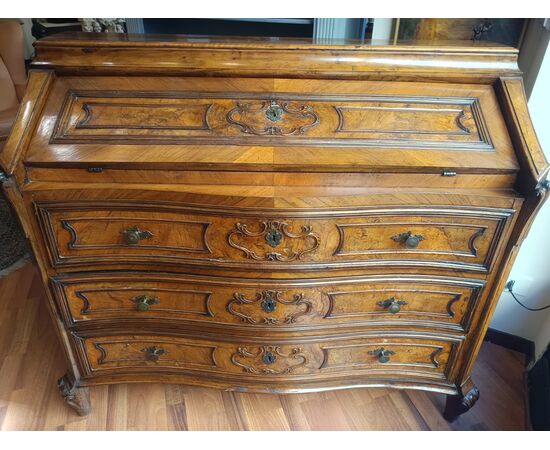 Lombard flap desk