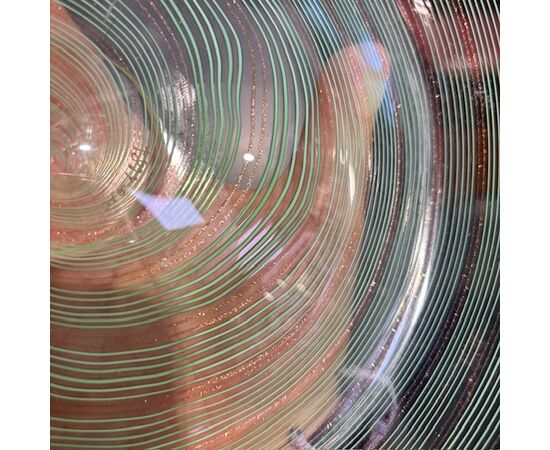 Centrotavola piatto Murano design XX sec anno 1987  Lavorazione a spirale e filigrana Oro/verde.  Firmato LA FILIGRANA 1987 Mis cm 52