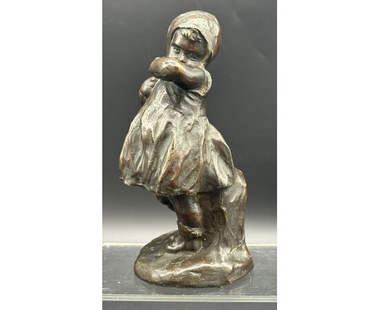 Bronze sculpture "Shy Girl" – Early 20th century.