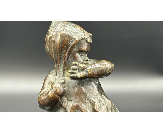 Bronze sculpture "Shy Girl" – Early 20th century.