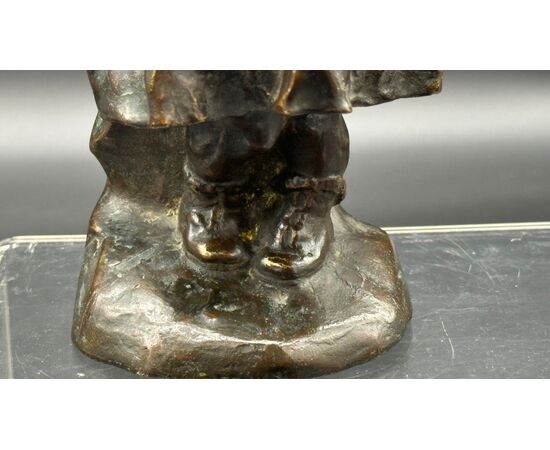 Bronze sculpture "Shy Girl" – Early 20th century.