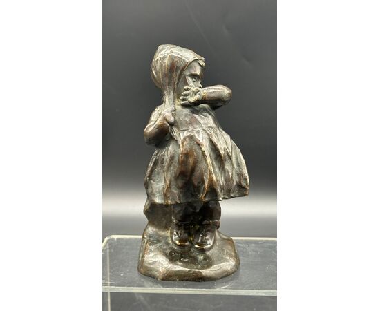 Bronze sculpture "Shy Girl" – Early 20th century.