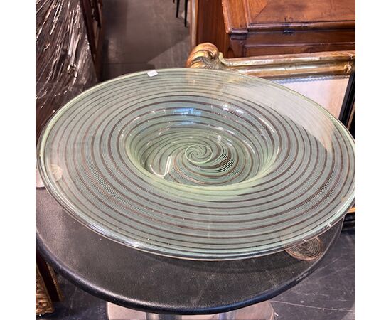 Centrotavola piatto Murano design XX sec anno 1987  Lavorazione a spirale e filigrana Oro/verde.  Firmato LA FILIGRANA 1987 Mis cm 52