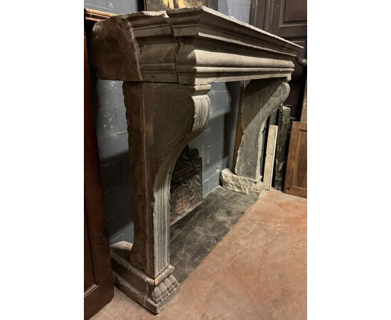 CHP391 - Majestic Serena stone fireplace, from the 17th century, maximum dimensions cm L 210 x H 168 x D 80