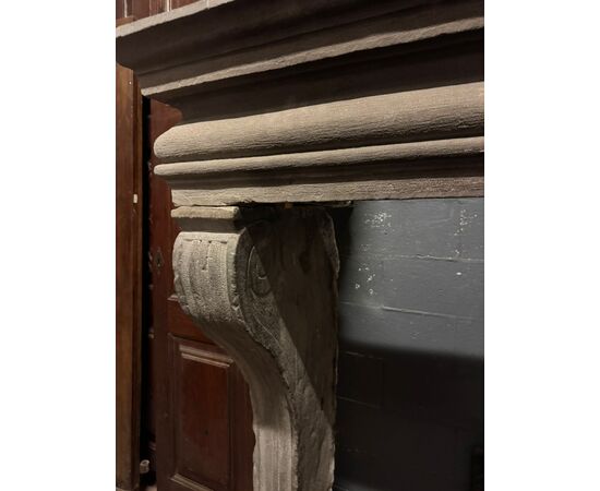 CHP391 - Majestic Serena stone fireplace, from the 17th century, maximum dimensions cm L 210 x H 168 x D 80