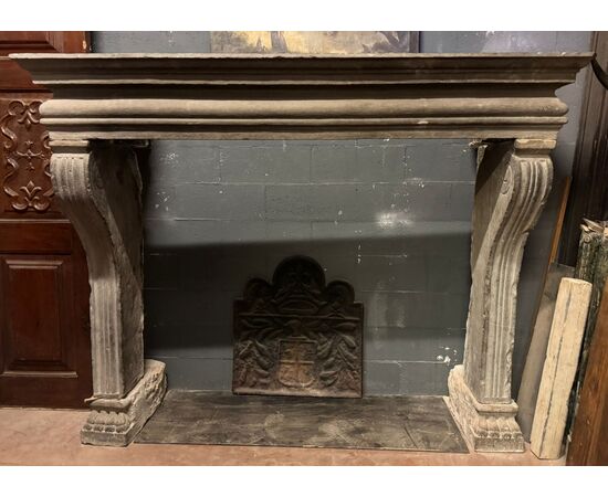 CHP391 - Majestic Serena stone fireplace, from the 17th century, maximum dimensions cm L 210 x H 168 x D 80
