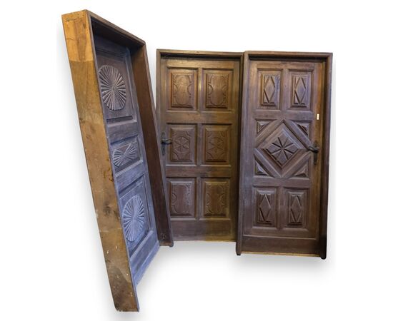 PTI603 - N. 3 antique wooden doors, complete with recent frame, 18th century, different sizes