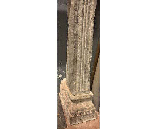 CHP391 - Majestic Serena stone fireplace, from the 17th century, maximum dimensions cm L 210 x H 168 x D 80