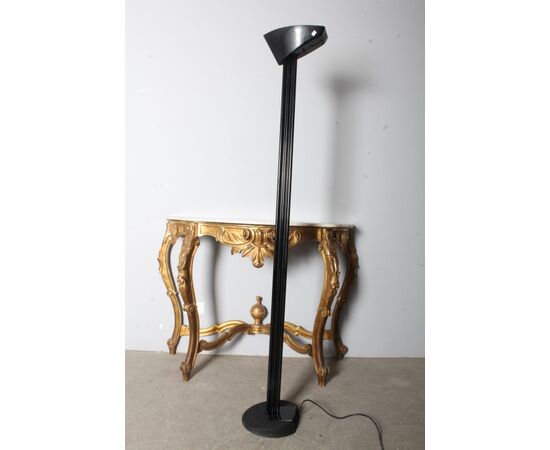 Mod Otello floor lamp by Bruno Gecchelin for Oluce, 80s, black color. Design floor lamp. H 190