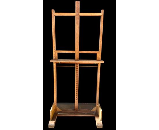 Cavalletto da pittore in legno di noce con altezza regolabile.