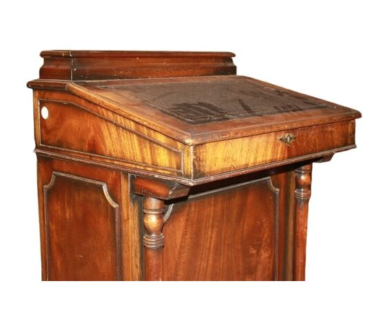 19th century English walnut wood Davenport with leather top
