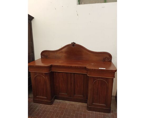 Credenza mossa in mogano con quattro sportelli