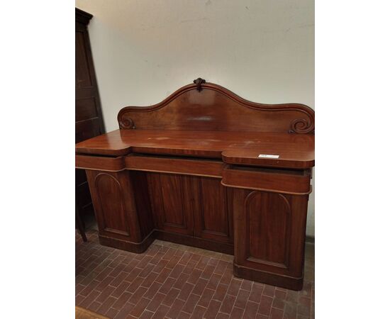 Credenza mossa in mogano con quattro sportelli