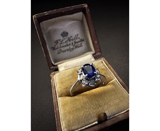 Ring with Sapphire and Diamonds