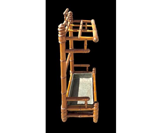 Portaombrelli-bastoni in legno di noce che imita il bambu’.