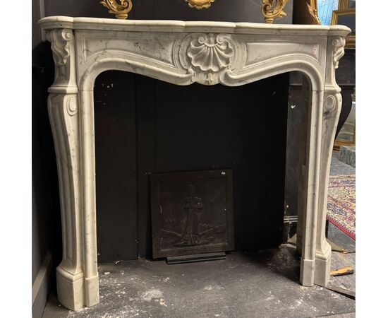 CHM895 - Fireplace in white Carrara marble, 19th century, dimensions cm W 124 x H 110 x D 35