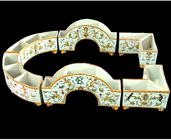 Majolica centerpiece composed of three pairs of small bowls (six pieces). Minghetti Bologna.