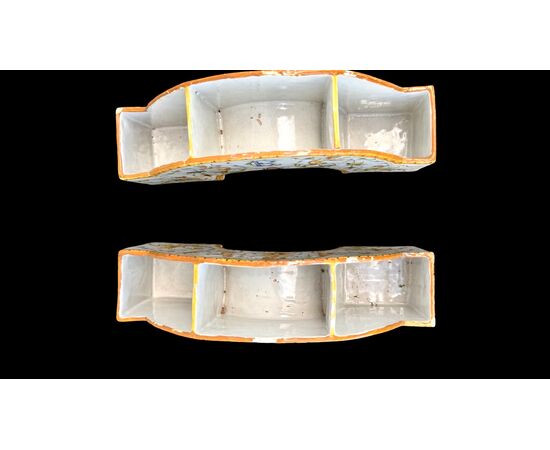Majolica centerpiece composed of three pairs of small bowls (six pieces). Minghetti Bologna.