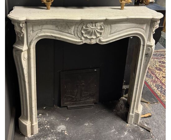 CHM895 - Fireplace in white Carrara marble, 19th century, dimensions cm W 124 x H 110 x D 35