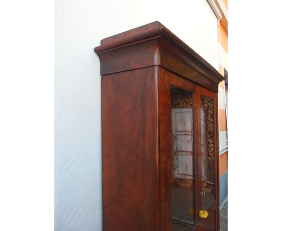 TWO-DOOR BOOKCASE IN FLAME MAHOGANY, CHARLES X STYLE, FRANCE, cm W 125xD40xH217