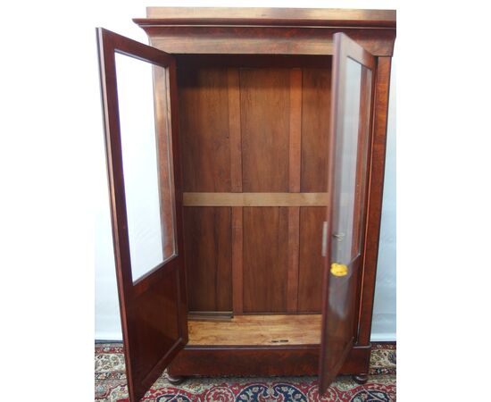TWO-DOOR BOOKCASE IN FLAME MAHOGANY, CHARLES X STYLE, FRANCE, cm W 125xD40xH217
