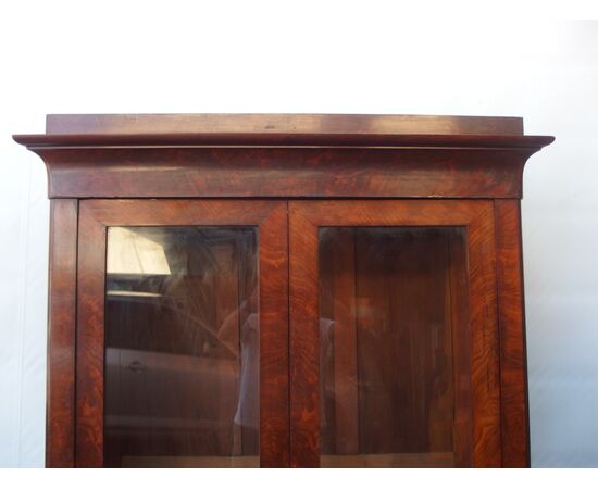 TWO-DOOR BOOKCASE IN FLAME MAHOGANY, CHARLES X STYLE, FRANCE, cm W 125xD40xH217