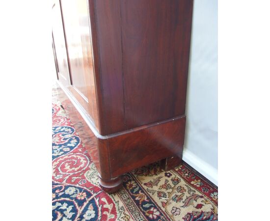 TWO-DOOR BOOKCASE IN FLAME MAHOGANY, CHARLES X STYLE, FRANCE, cm W 125xD40xH217