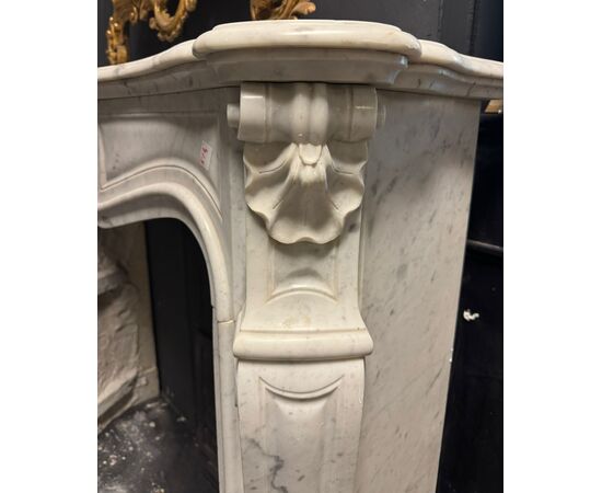 CHM895 - Fireplace in white Carrara marble, 19th century, dimensions cm W 124 x H 110 x D 35