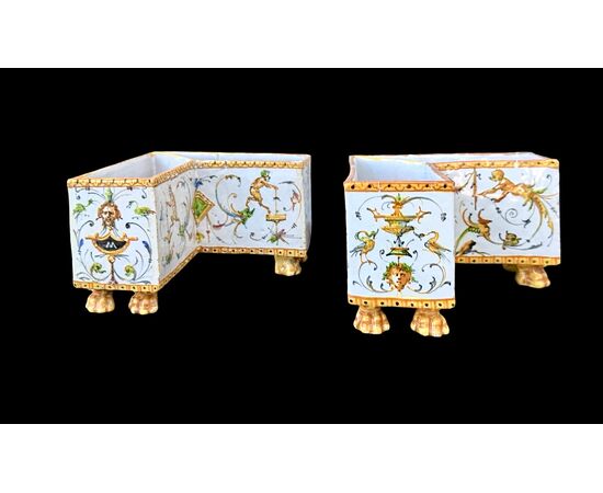 Centrotavola in maiolica composto da tre coppie di vaschette ( sei pezzi). Minghetti Bologna.
