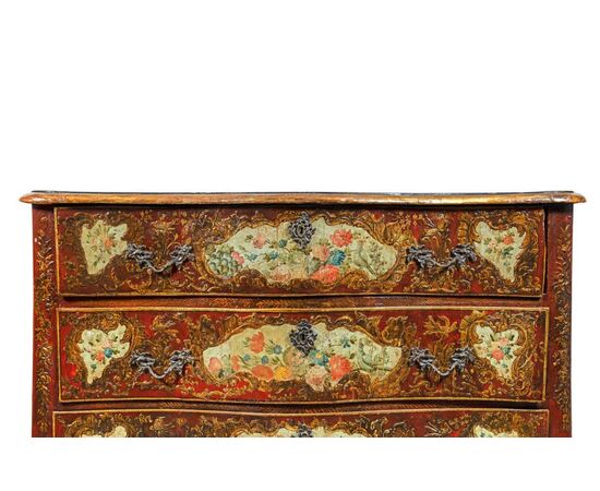 Pair of important carved, lacquered and painted wooden chests of drawers. Palermo, 18th century.