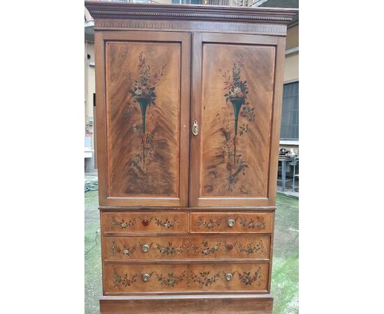 Chest of drawers with riser
