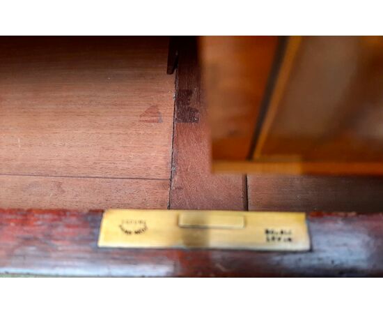 Chest of drawers with riser