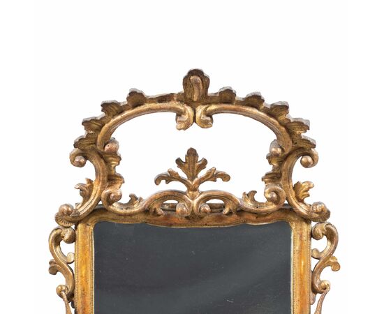 Carved and gilded wooden mirror. Italy, 18th century.
