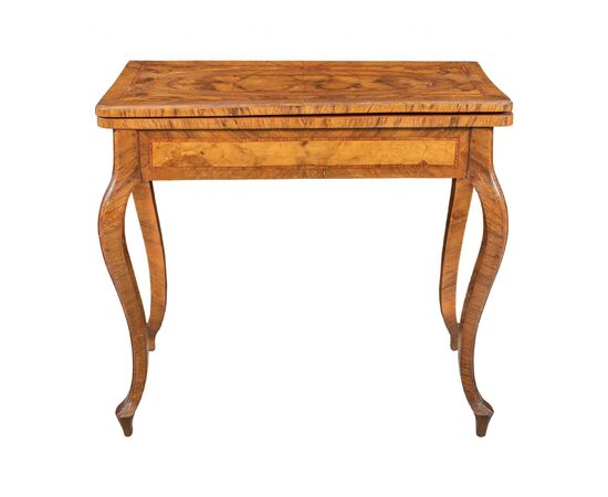 Olive wood veneered game table. Tuscany, 18th century.