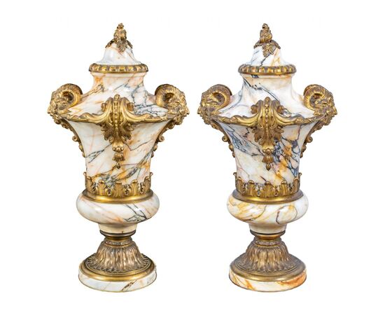Pair of marble and gilded bronze vases - Susse Frères Foundry - Paris, 19th century.