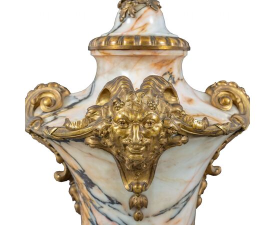 Pair of marble and gilded bronze vases - Susse Frères Foundry - Paris, 19th century.