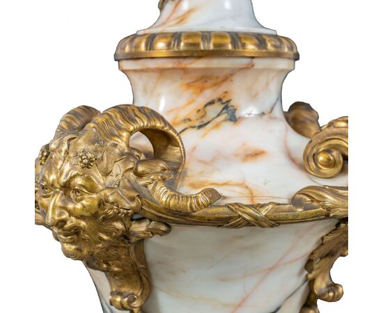 Pair of marble and gilded bronze vases - Susse Frères Foundry - Paris, 19th century.