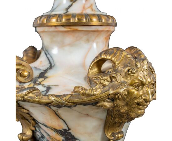Pair of marble and gilded bronze vases - Susse Frères Foundry - Paris, 19th century.