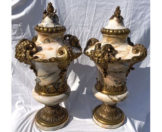 Pair of marble and gilded bronze vases - Susse Frères Foundry - Paris, 19th century.