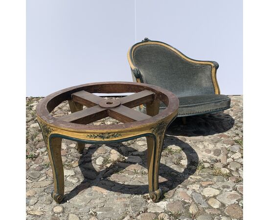 Pair of swivel armchairs in lacquered and painted wood. Venice, 18th century.
