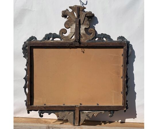 Carved and gilded wooden mirror. Italy, 18th century.
