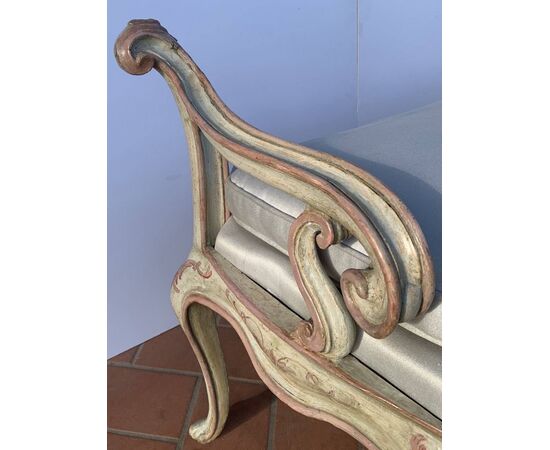 Wall-mounted bench in lacquered and painted wood. Venice, 18th century.