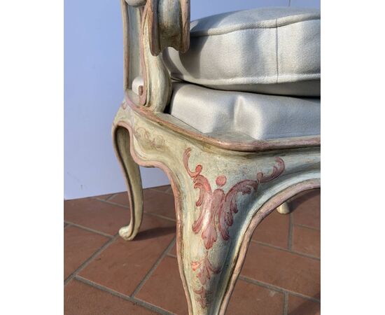 Wall-mounted bench in lacquered and painted wood. Venice, 18th century.