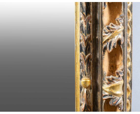 Liberty mirror in carved and gilded wood. Italy, 20th century.