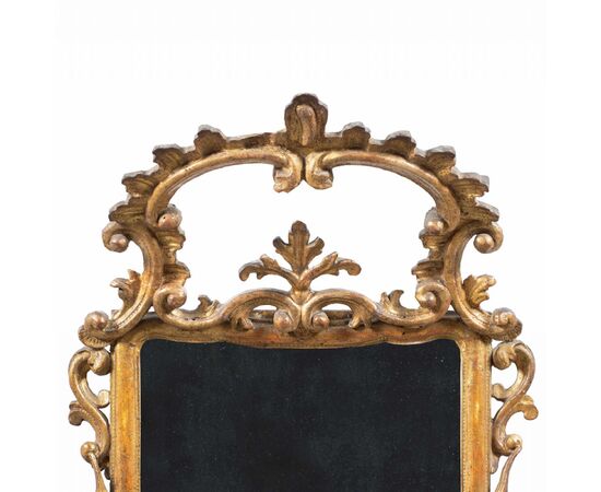 Carved and gilded wooden mirror. Italy, 18th century.