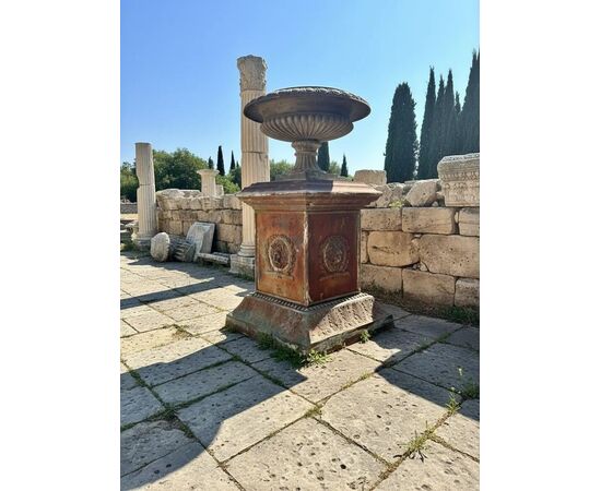 
Coppia di Monumentali Vasi in Ghisa, manifattura italiana primo ’900