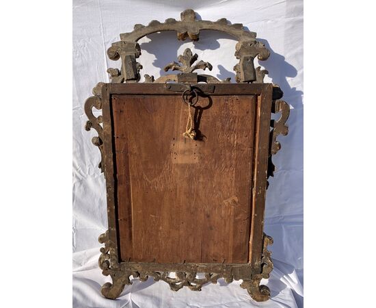 Carved and gilded wooden mirror. Italy, 18th century.