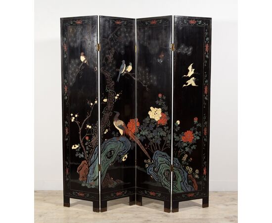 RISERVATO Paravento orientale in legno decorato con lacca Coromandel, primi anni del XX secolo